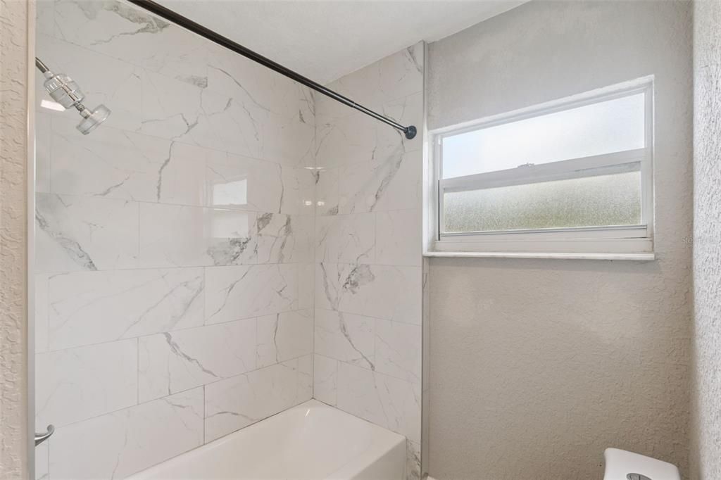 На продажу: $279,900 (2 спален, 1 ванн, 1097 Квадратных фут)