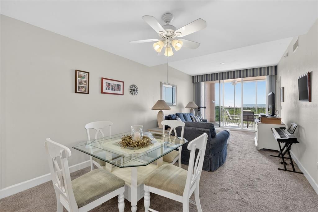 For Sale: $349,400 (2 beds, 2 baths, 1102 Square Feet)
