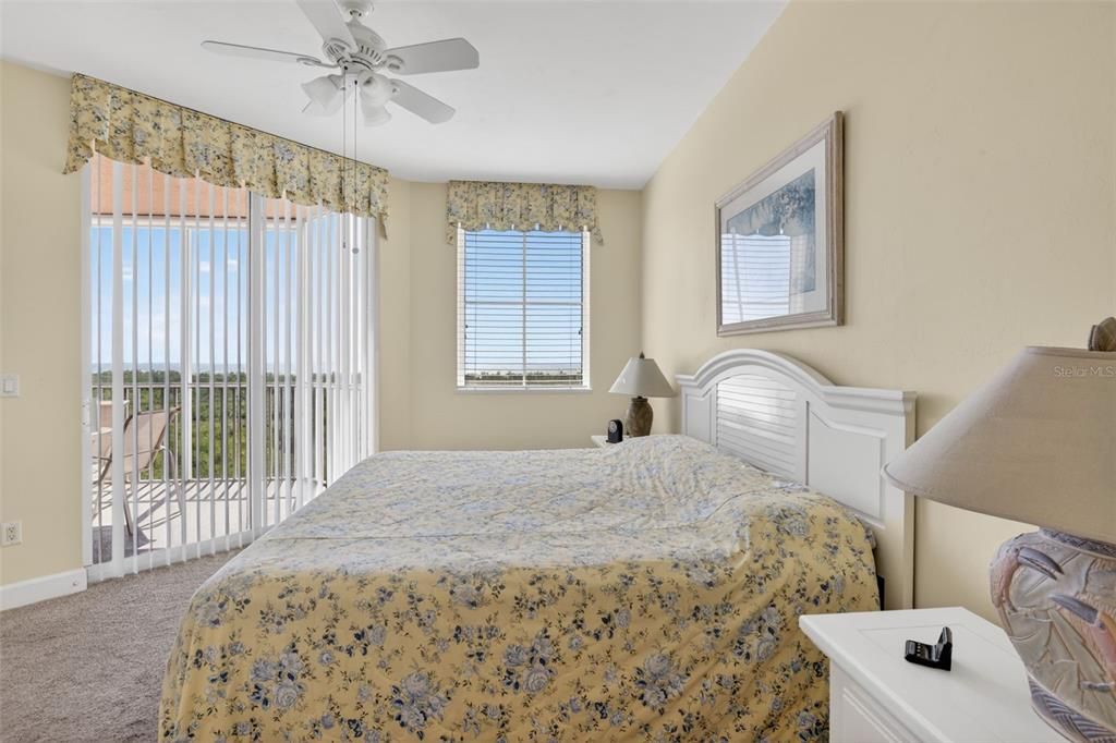 For Sale: $349,400 (2 beds, 2 baths, 1102 Square Feet)
