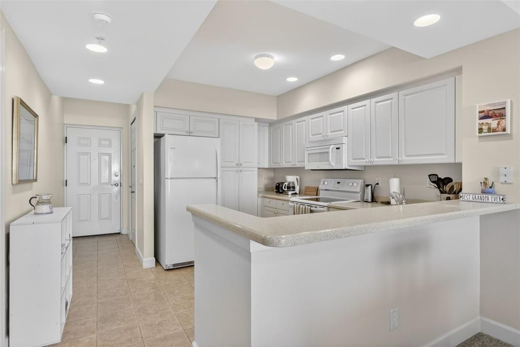 For Sale: $349,400 (2 beds, 2 baths, 1102 Square Feet)