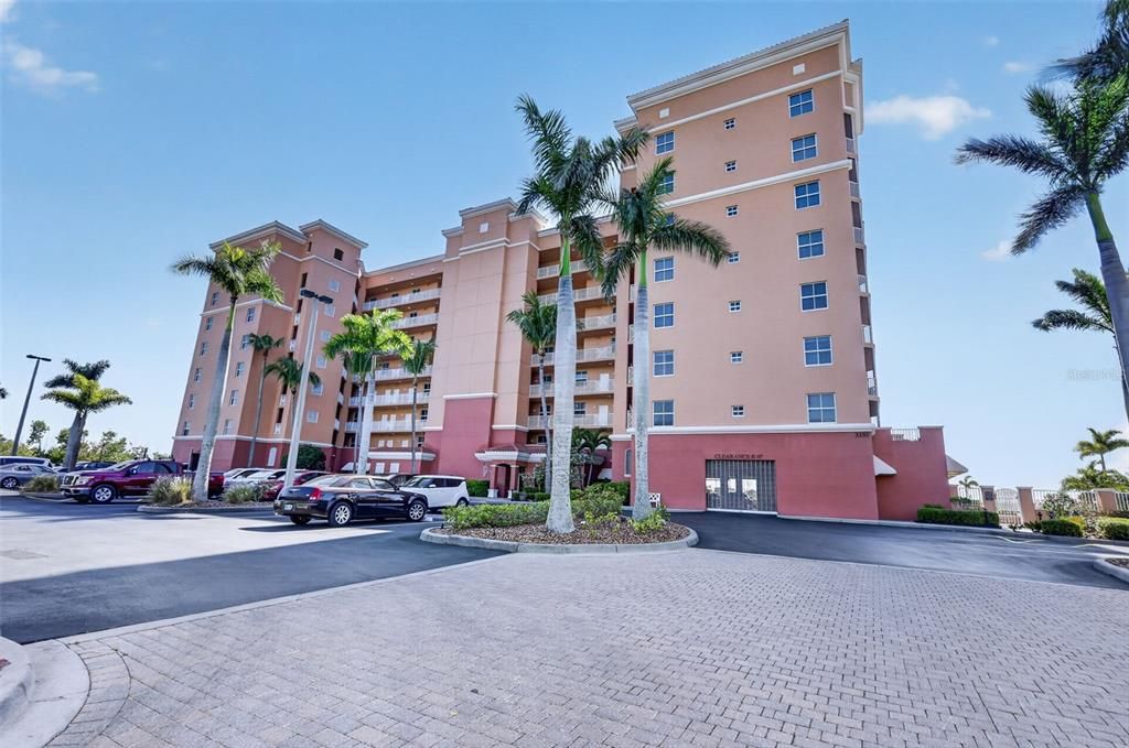 For Sale: $349,400 (2 beds, 2 baths, 1102 Square Feet)
