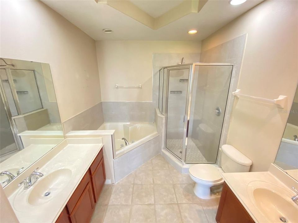 На продажу: $360,000 (4 спален, 2 ванн, 1827 Квадратных фут)