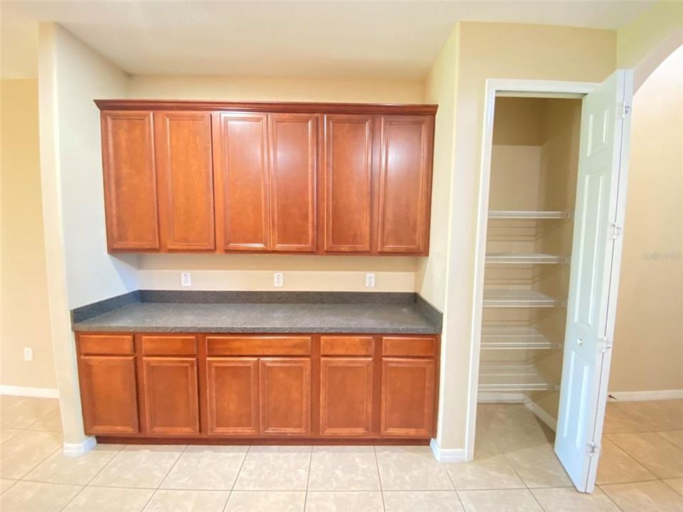 На продажу: $360,000 (4 спален, 2 ванн, 1827 Квадратных фут)