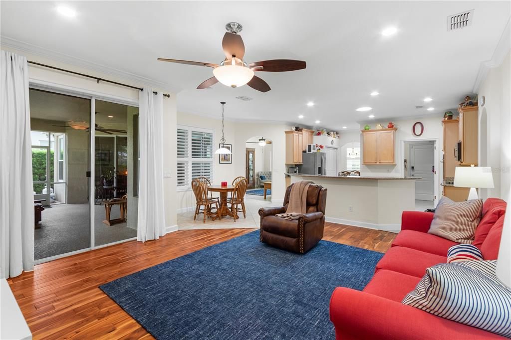Activo con contrato: $519,000 (4 camas, 3 baños, 2434 Pies cuadrados)