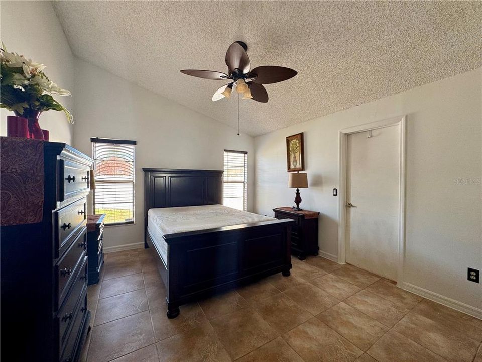 Active With Contract: $485,000 (4 beds, 2 baths, 1952 Square Feet)