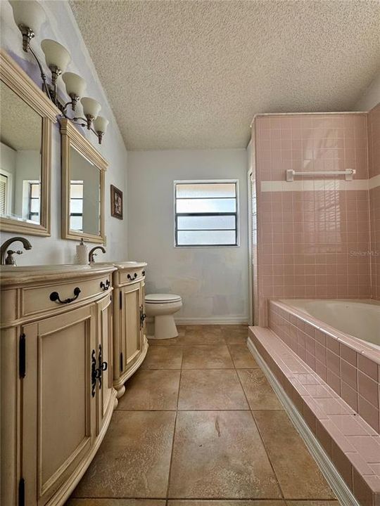 Active With Contract: $485,000 (4 beds, 2 baths, 1952 Square Feet)