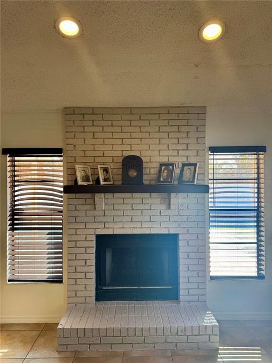 Active With Contract: $485,000 (4 beds, 2 baths, 1952 Square Feet)