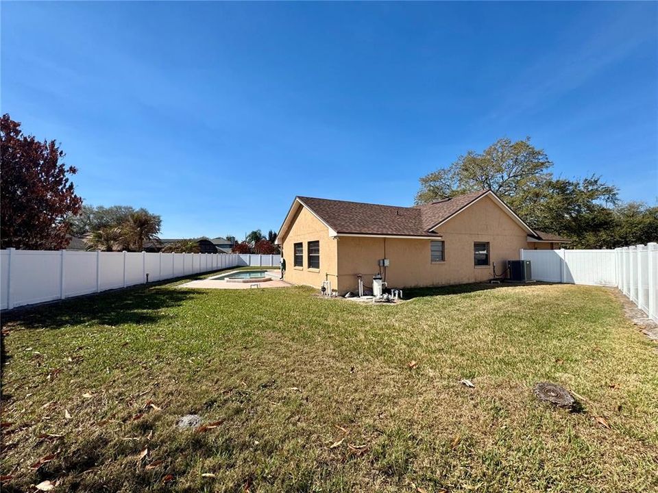 Active With Contract: $485,000 (4 beds, 2 baths, 1952 Square Feet)