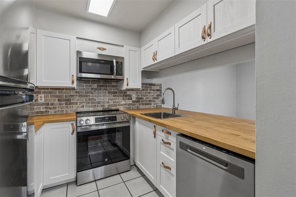 На продажу: $225,000 (3 спален, 2 ванн, 1368 Квадратных фут)