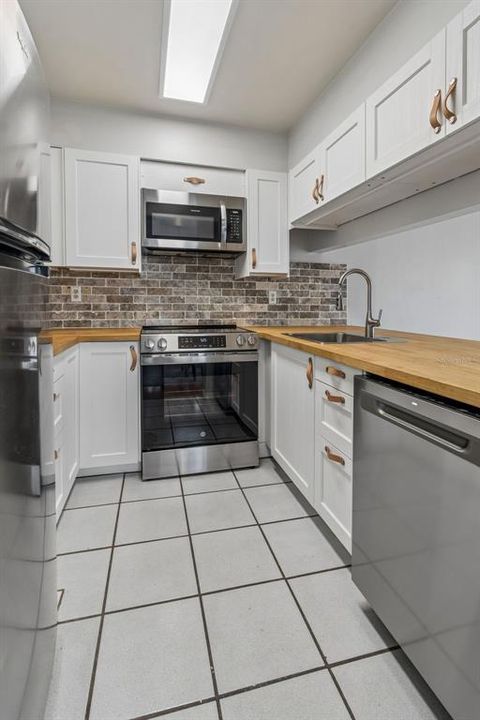На продажу: $225,000 (3 спален, 2 ванн, 1368 Квадратных фут)