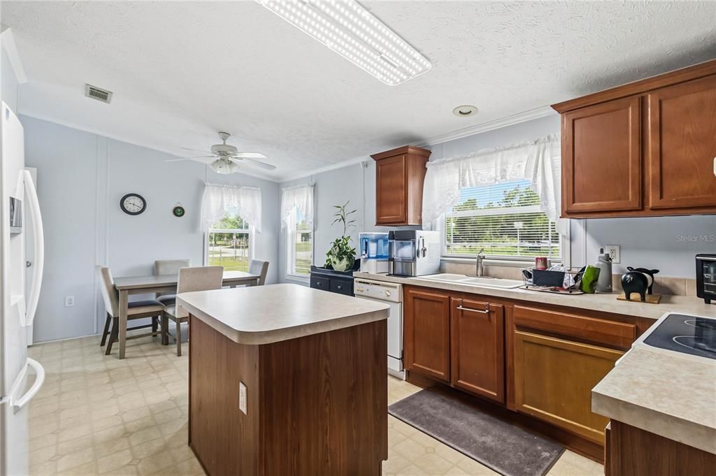 На продажу: $325,000 (3 спален, 2 ванн, 1512 Квадратных фут)