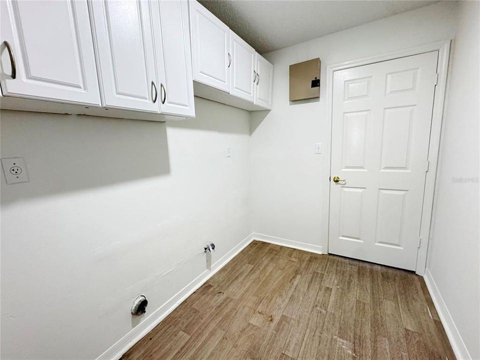 Под контрактом: $349,900 (3 спален, 2 ванн, 1748 Квадратных фут)