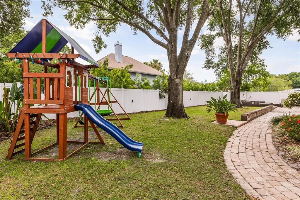 For Sale: $650,000 (4 beds, 3 baths, 2326 Square Feet)