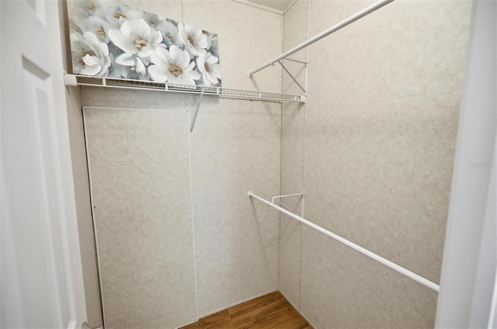 For Sale: $250,000 (2 beds, 2 baths, 962 Square Feet)
