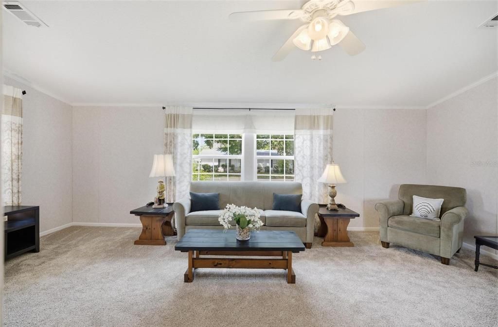 For Sale: $250,000 (2 beds, 2 baths, 962 Square Feet)