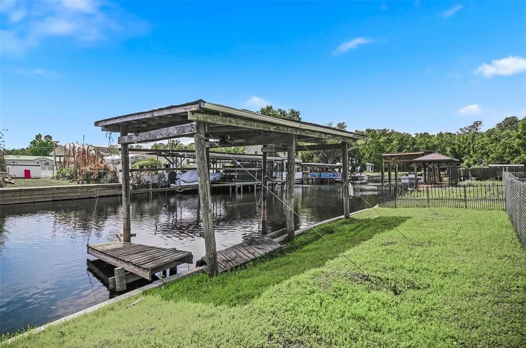 For Sale: $250,000 (2 beds, 2 baths, 962 Square Feet)