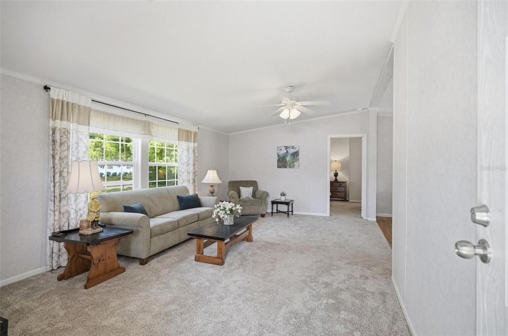 For Sale: $250,000 (2 beds, 2 baths, 962 Square Feet)