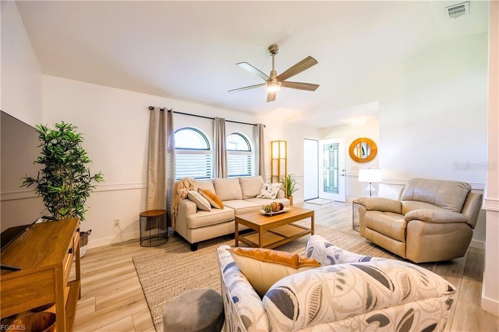 En Venta: $469,000 (3 camas, 2 baños, 2025 Pies cuadrados)