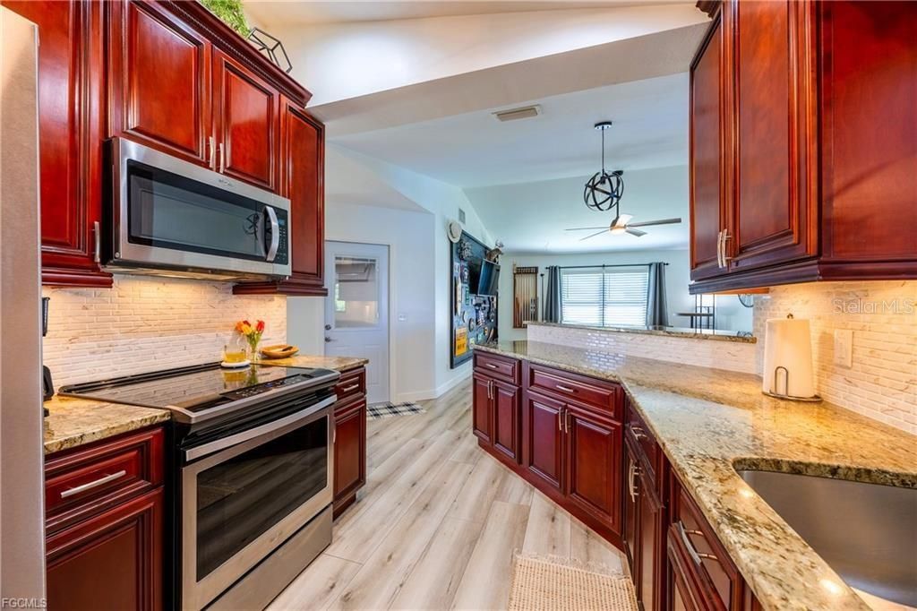 En Venta: $469,000 (3 camas, 2 baños, 2025 Pies cuadrados)