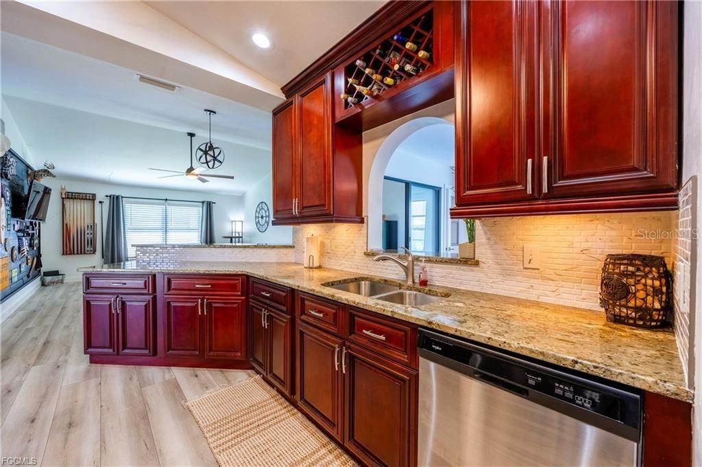 En Venta: $469,000 (3 camas, 2 baños, 2025 Pies cuadrados)