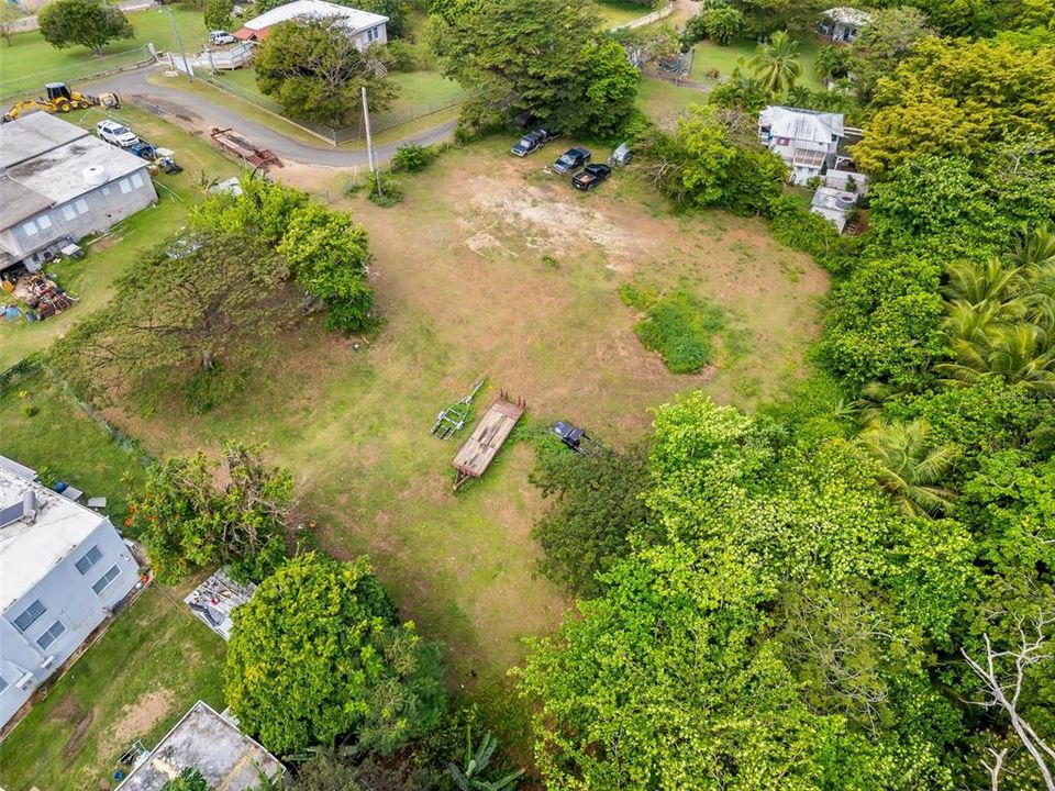 На продажу: $240,000 (0.99 acres)