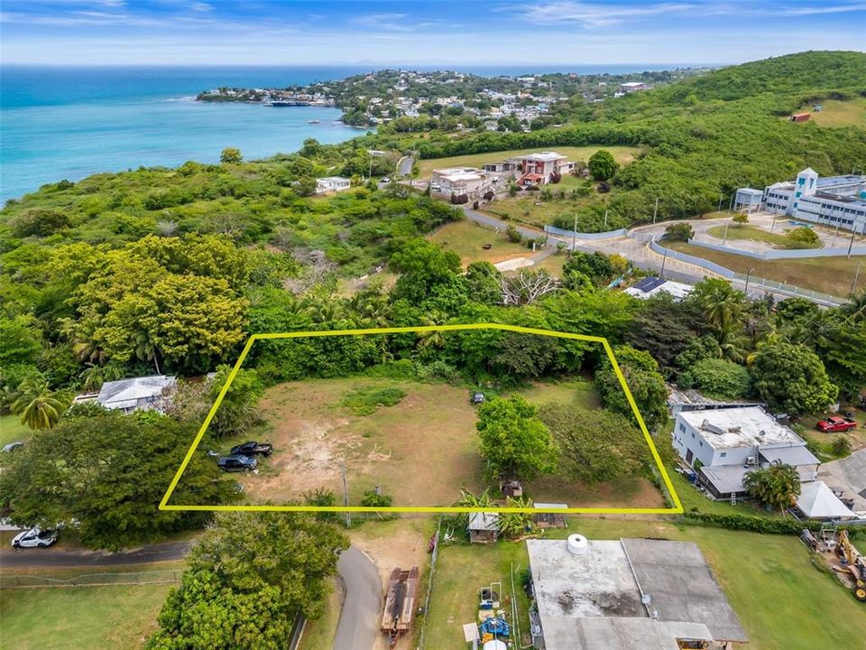 На продажу: $240,000 (0.99 acres)