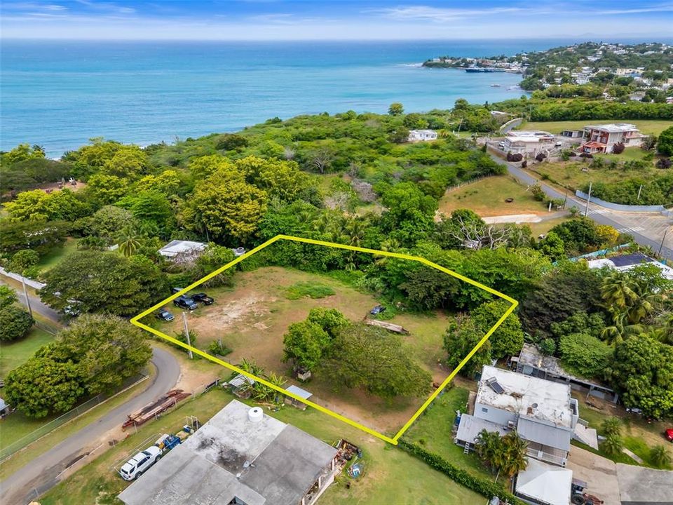На продажу: $240,000 (0.99 acres)
