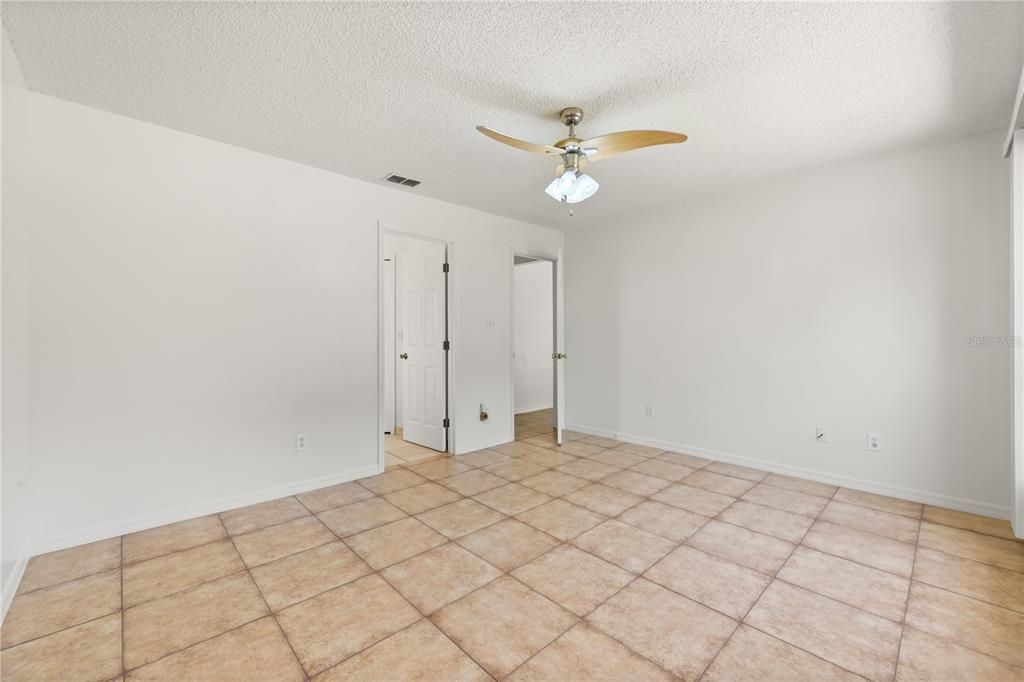 En Venta: $384,500 (4 camas, 2 baños, 1485 Pies cuadrados)