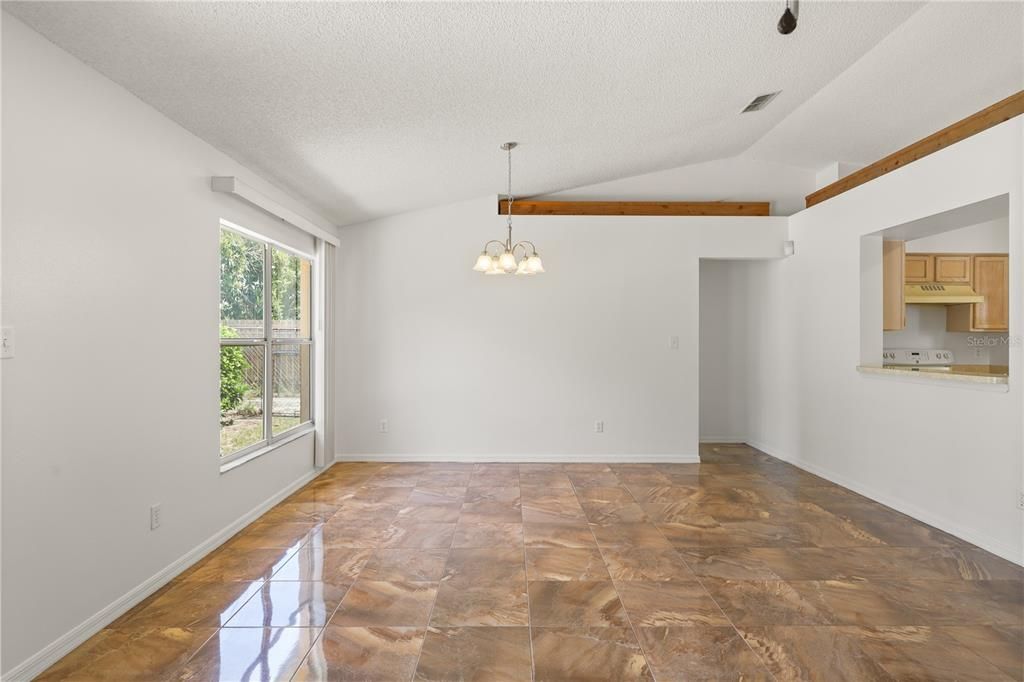 En Venta: $384,500 (4 camas, 2 baños, 1485 Pies cuadrados)