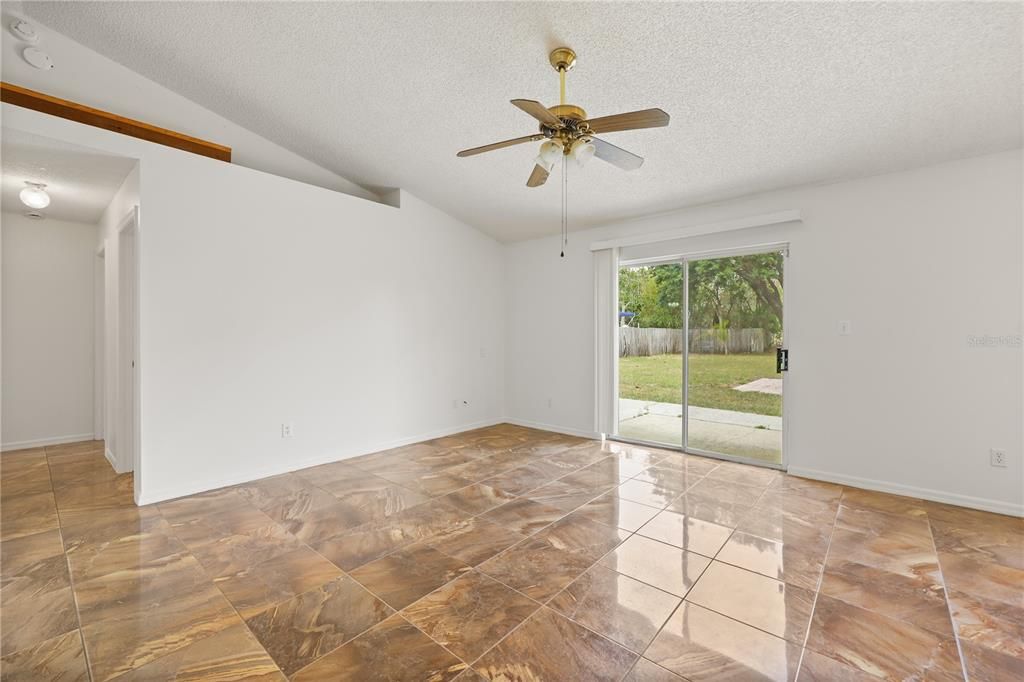 En Venta: $384,500 (4 camas, 2 baños, 1485 Pies cuadrados)