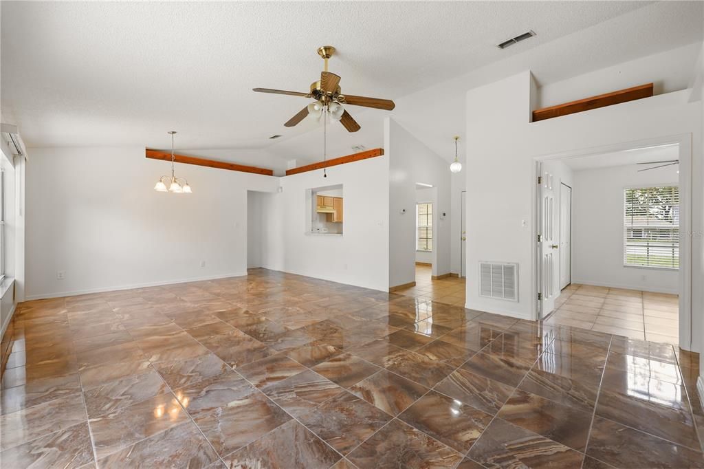 En Venta: $384,500 (4 camas, 2 baños, 1485 Pies cuadrados)