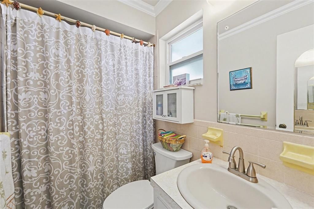 Под контрактом: $315,000 (2 спален, 3 ванн, 1621 Квадратных фут)