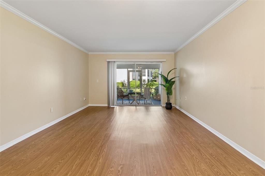 Active With Contract: $220,000 (2 beds, 1 baths, 923 Square Feet)