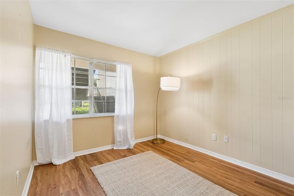 Active With Contract: $220,000 (2 beds, 1 baths, 923 Square Feet)