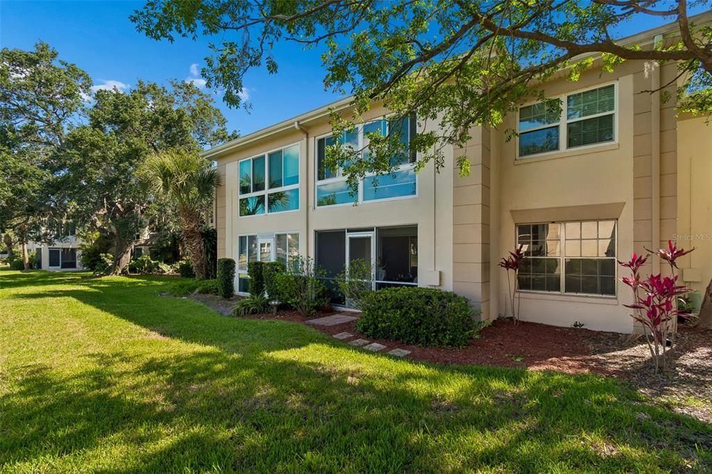 Active With Contract: $220,000 (2 beds, 1 baths, 923 Square Feet)