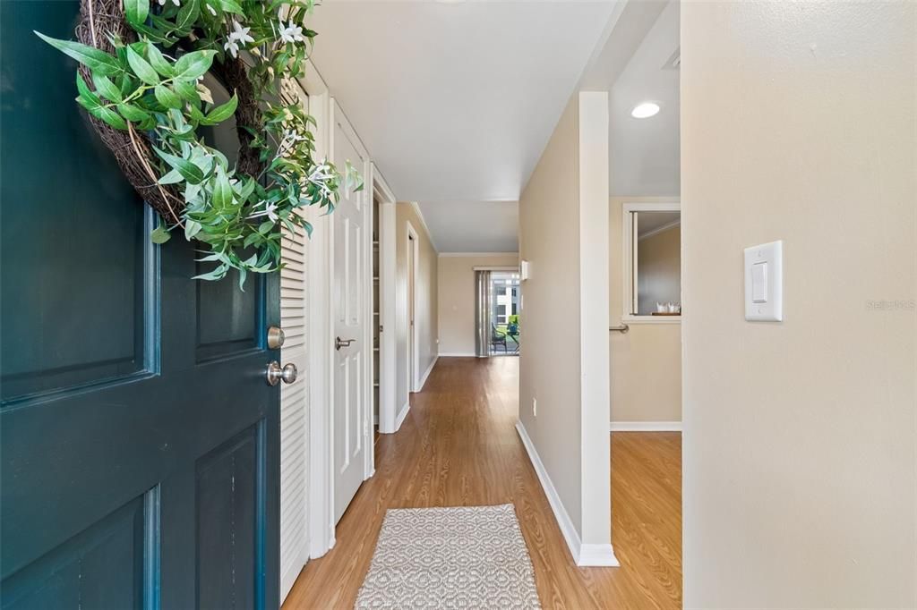 Active With Contract: $220,000 (2 beds, 1 baths, 923 Square Feet)