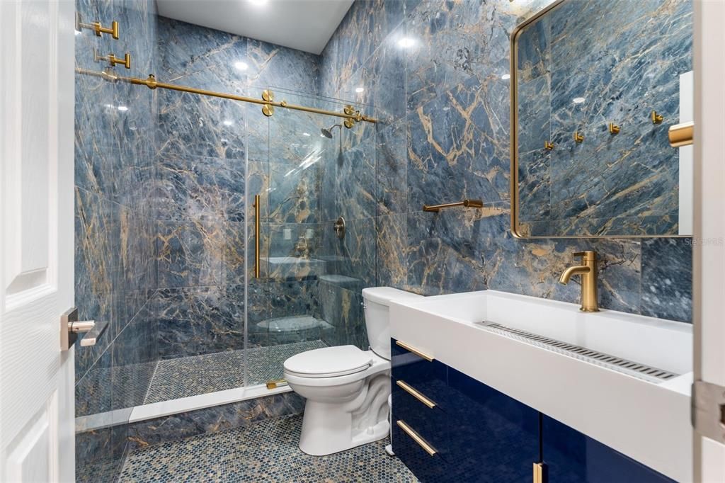 En Venta: $1,189,000 (5 camas, 5 baños, 4168 Pies cuadrados)