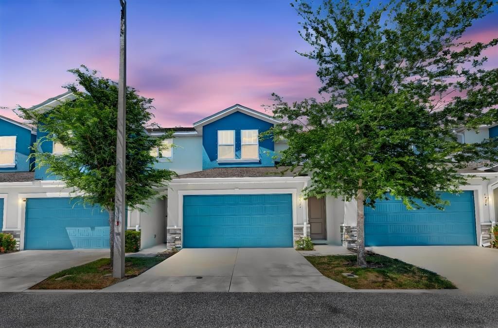 For Sale: $449,900 (3 beds, 2 baths, 2262 Square Feet)