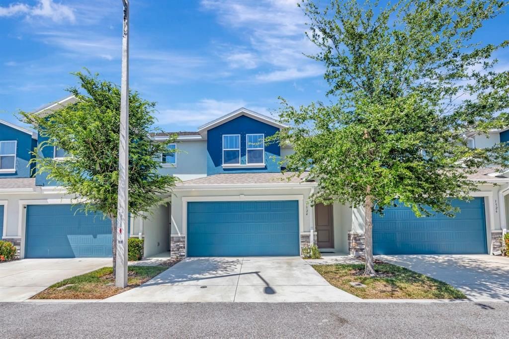 For Sale: $449,900 (3 beds, 2 baths, 2262 Square Feet)