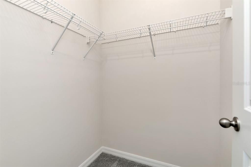 For Sale: $449,900 (3 beds, 2 baths, 2262 Square Feet)