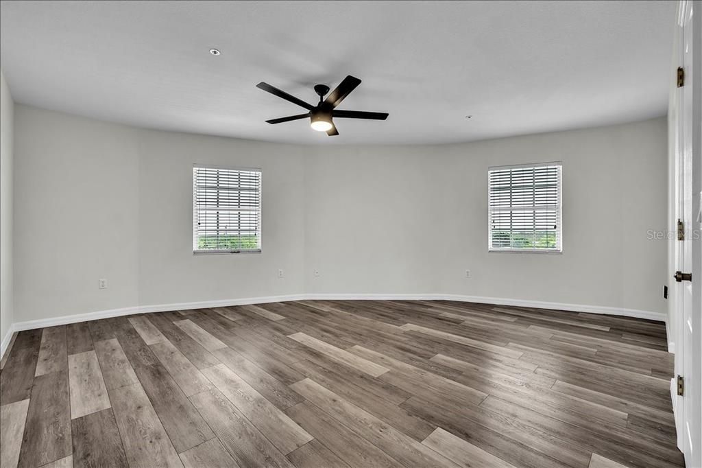 Active With Contract: $500,000 (3 beds, 2 baths, 2258 Square Feet)