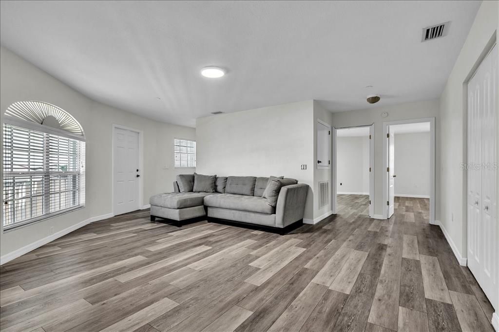 Active With Contract: $500,000 (3 beds, 2 baths, 2258 Square Feet)