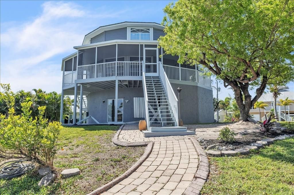 Active With Contract: $500,000 (3 beds, 2 baths, 2258 Square Feet)