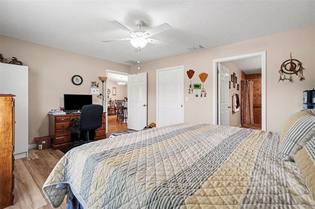 For Sale: $550,000 (3 beds, 2 baths, 1760 Square Feet)