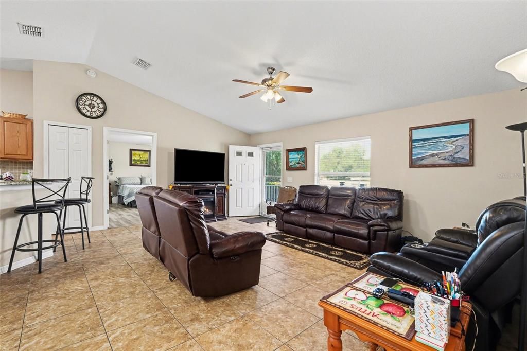 For Sale: $550,000 (3 beds, 2 baths, 1760 Square Feet)