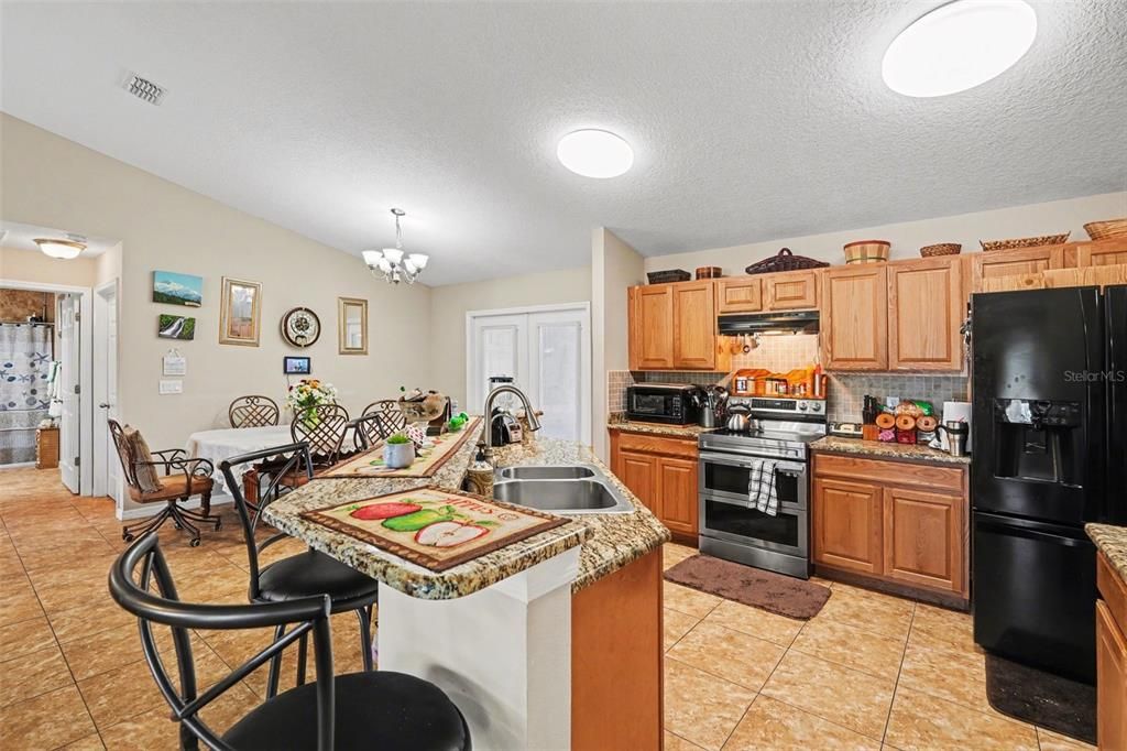 For Sale: $550,000 (3 beds, 2 baths, 1760 Square Feet)