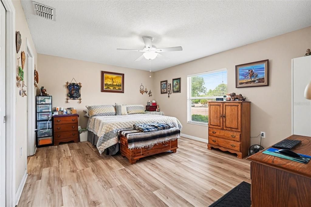 For Sale: $550,000 (3 beds, 2 baths, 1760 Square Feet)