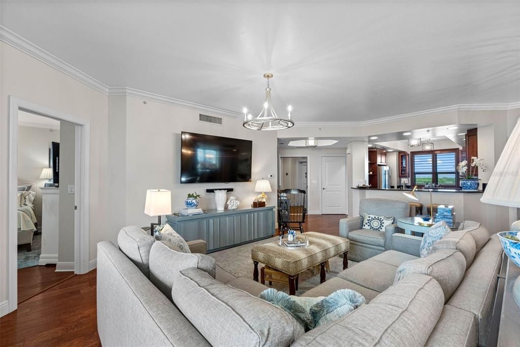 Active With Contract: $925,000 (3 beds, 2 baths, 2000 Square Feet)