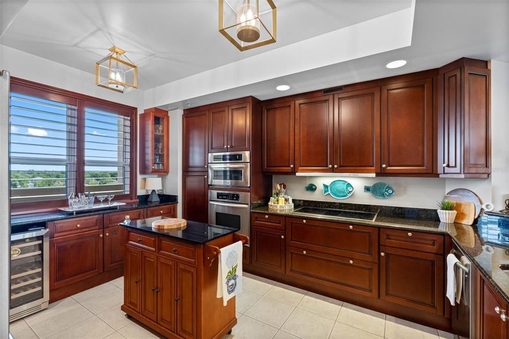 Active With Contract: $925,000 (3 beds, 2 baths, 2000 Square Feet)