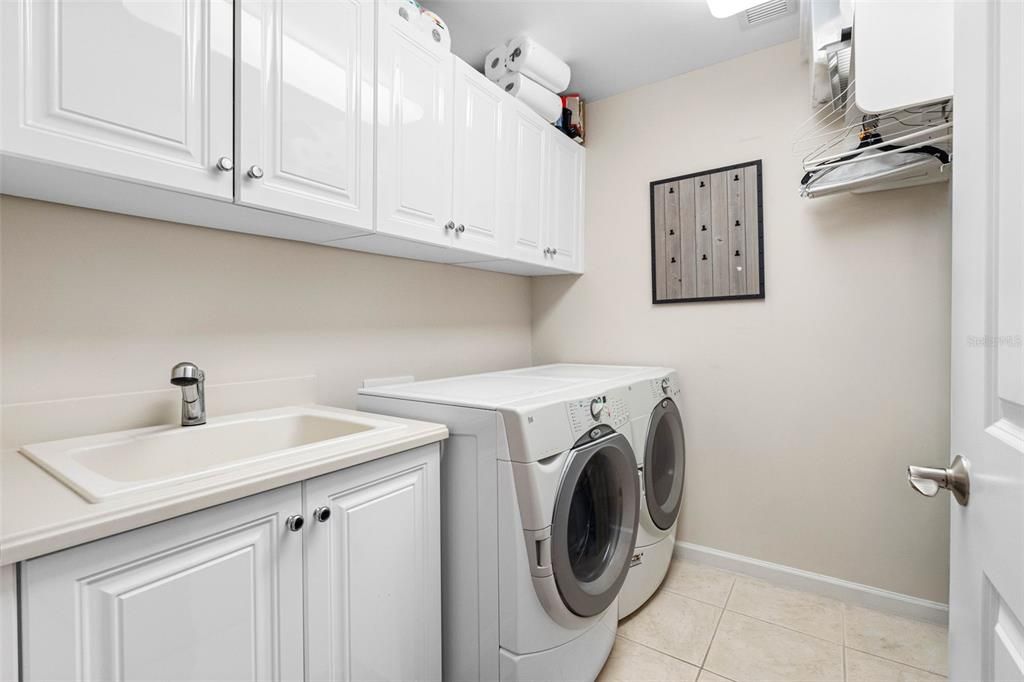 Active With Contract: $925,000 (3 beds, 2 baths, 2000 Square Feet)